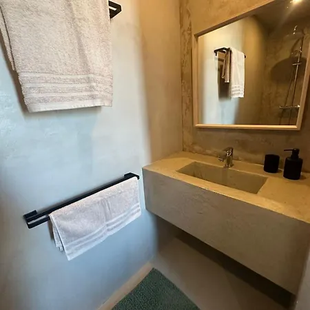 Cosy A Cote Du Metro Apartment Venissieux